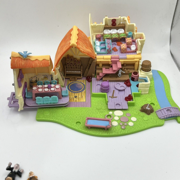 Vintage 1995 Bluebird Polly Pocket Disney Snow White Dwarfs Cottage W/ 2 Figures - Picture 2 of 12